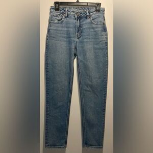 American Eagle- Highest Rise Mom Jean Light Wash Distressed Pockets- Size 0